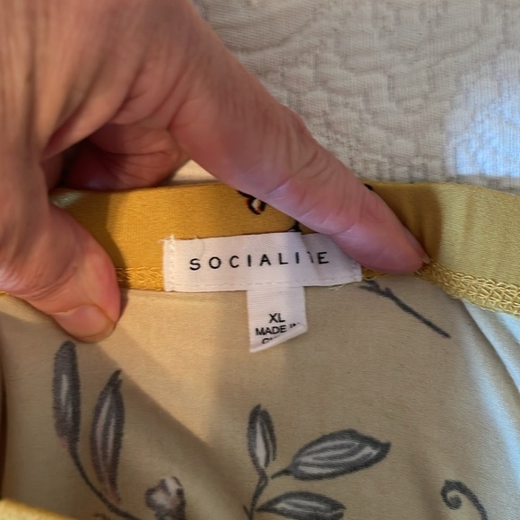 Socialite Gold Spaghetti Strap Floral Print Pull Over Comfortable Dress EUC XL - Picture 4 of 7